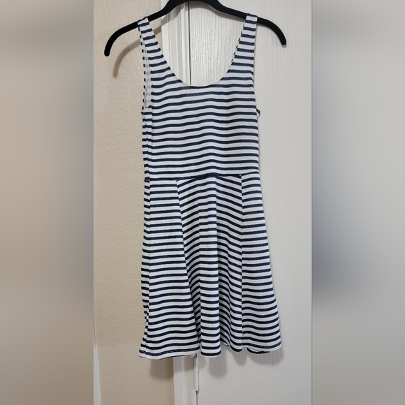 Robe Sans Manches H&M Divided Imprimée Paisley, Taille 2, Dos à Boutons - Occasion Très Bon état